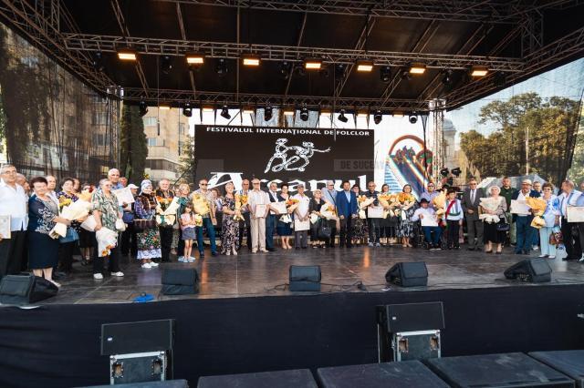 24 de cupluri de aur din municipiul Rădăuți au fost premiate de primărie