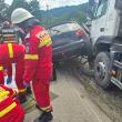 O femeie a murit după ce a mașina pe care o conducea a intrat pe contrasens și a lovit o autobasculantă