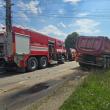 O femeie a murit după ce a mașina pe care o conducea a intrat pe contrasens și a lovit o autobasculantă