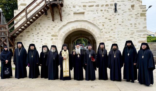 Înaltpreasfințitul Părinte Theoklitos, Mitropolitul Meteorelor, în pelerinaj în Bucovina alături de un grup de credincioși greci