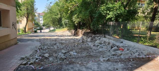 Spațiu rezultat din demolarea garajelor pe Aleea Leca Morariu