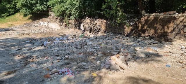 Spațiu rezultat din demolarea garajelor pe Aleea Leca Morariu