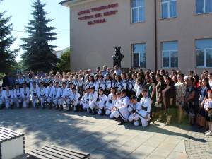 Cajvana investește în elevi