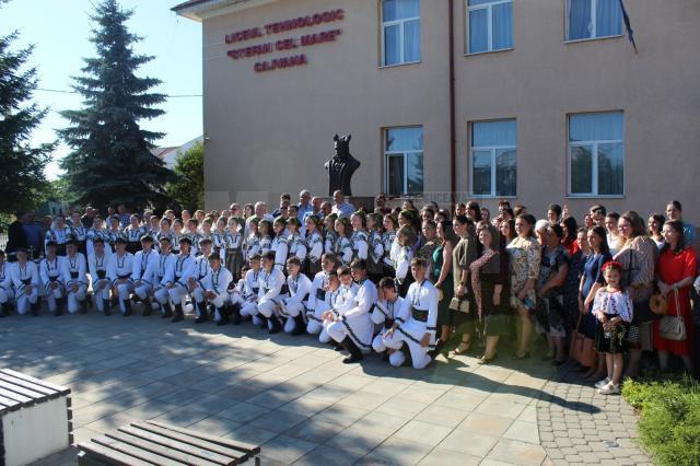 Cajvana investește în elevi