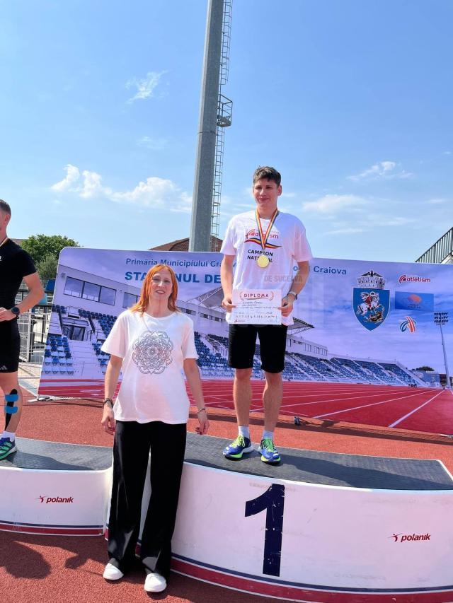 Alexandru Canceu alături de antrenoarea Cristina Iloc