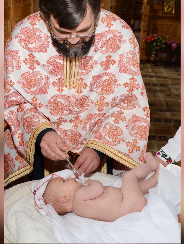 Botezul ortodox – lucruri bune de știut (despre Taină, primitor și nașii lui)