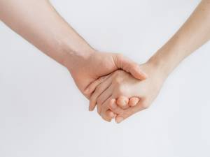 Băieții, mai grijulii decât fetele în utilizarea contraceptivelor, dar cu o frecvență mai mare a comportamentelor sexuale riscante