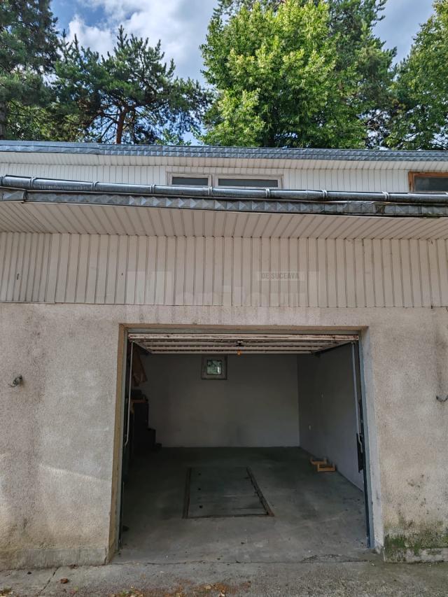 Garaje de pe strada 6 Noiembrie, unde sunt programate lucrările de demolare de pe domeniul privat al Primăriei Suceava