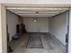 Garaje de pe strada 6 Noiembrie, unde sunt programate lucrările de demolare de pe domeniul privat al Primăriei Suceava