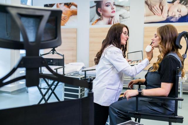 Cosmetica, la Școala Postliceală Sanitară Suceava