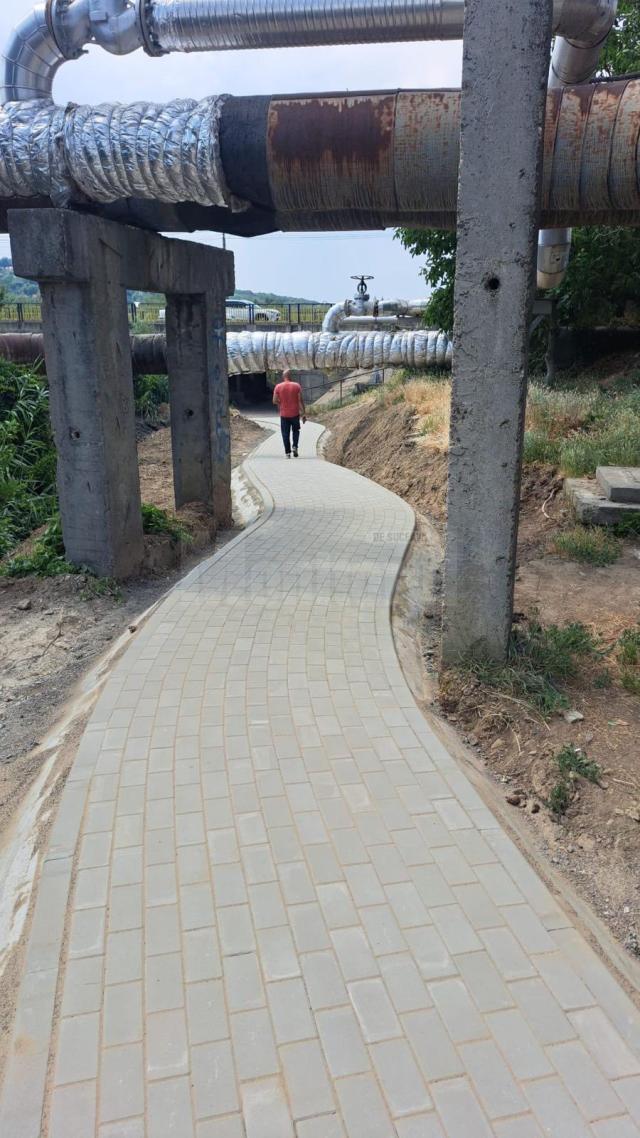 Cărarea pe sub pod, de la Bazar către Mall, a fost pavată