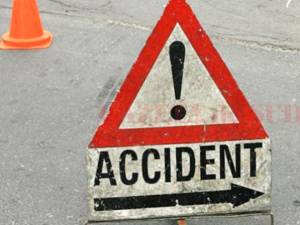 Un căruțaș băut a scăpat cu viață după ce a ieșit în fața unui vehicul greu