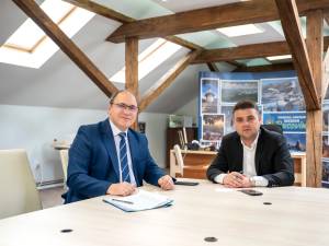 Președintele CJ Suceava, Gheorghe Șoldan și rectorul Universității Suceava, Mihai Dimian