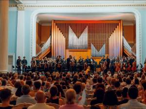 Alături de Orchestra de Tineret a Moldovei