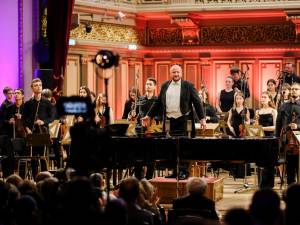 Alături de Orchestra de Tineret a Moldovei