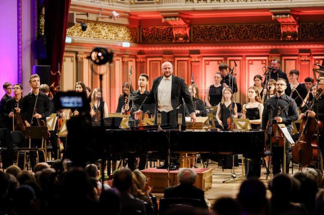 Alături de Orchestra de Tineret a Moldovei