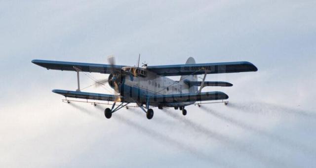 Avion pentru tratament aerian de combatere țânțari şi muște