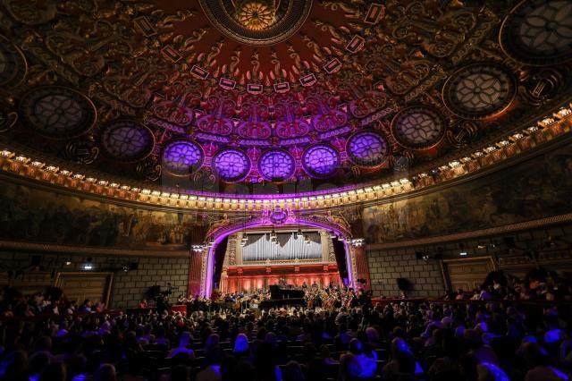 Alături de Orchestra de Tineret a Moldovei