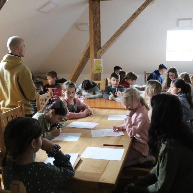 Ateliere creative pentru copii și adolescenți, în cadrul proiectului „Peripeții de Vară” cu Șerban Raia, la Câmpulung Moldovenesc
