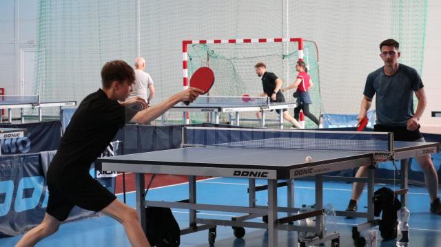 Spectacol sportiv de nivel național la Fălticeni: Turneul de tenis de masă AMATUR A+ a deschis Zilele Municipiului
