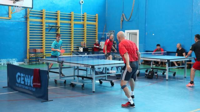 Spectacol sportiv de nivel național la Fălticeni: Turneul de tenis de masă AMATUR A+ a deschis Zilele Municipiului
