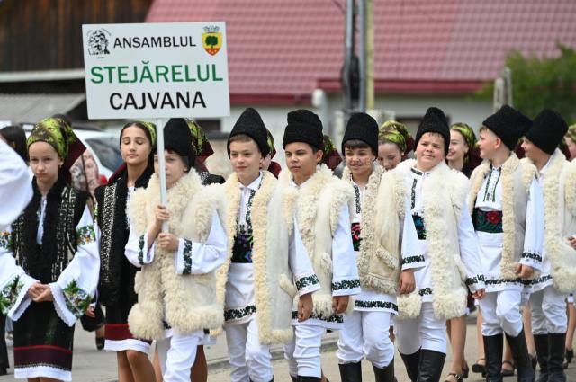 Parada portului popular de la Cajvana