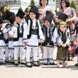 Frumoase costume populare purtate de cei mai tineri participanți la Parada portului popular de la Cajvana