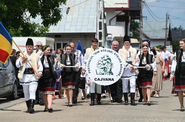 Parada portului popular de la Cajvana