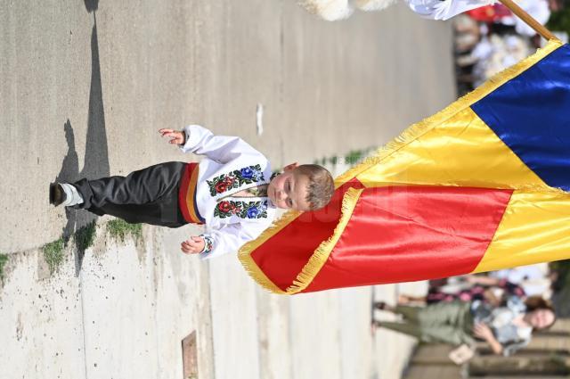 Parada portului popular de la Cajvana