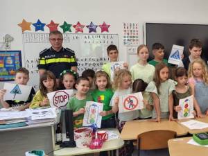 Polițiștii Biroului Siguranță Școlară au fost prezenți, în perioada 30 iunie - 10 iulie, în 10 școli de vară și 5 tabere școlare