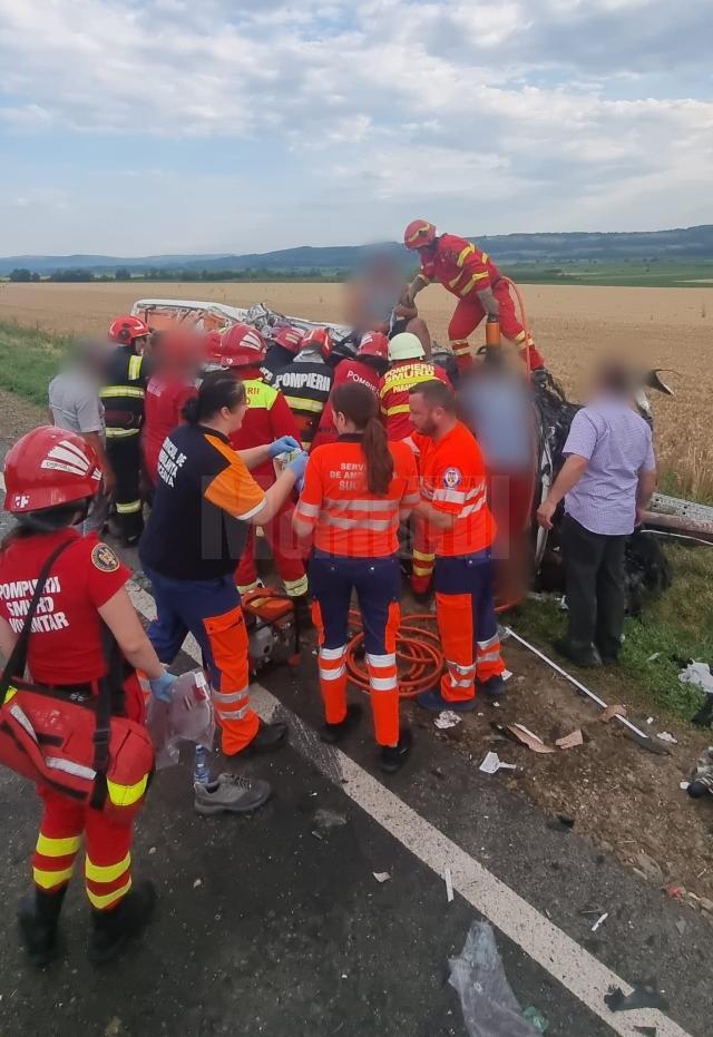 Accident rutier între un autocamion și un microbuz, la Iacobești
