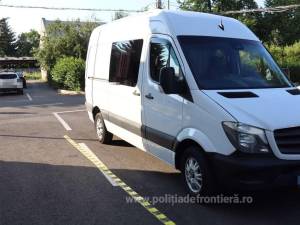 Microbuzul cu care erau transportate rochiile