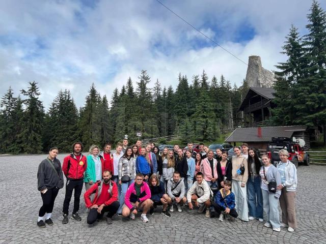 Salvamont Suceava reamenajează traseele turistice din masivele Călimani și Rarău