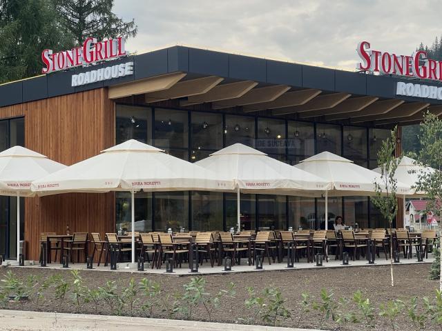 Călătorii prin Bucovina sunt aşteptați la Stone Grill din comuna Pojorâta, noul restaurantul cu autoservire care garantează mâncăruri delicioase gătite de un chef celebru