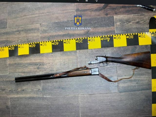 Arme deținute ilegal, ridicate cu ocazia unor percheziții