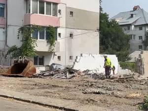 Garajele din Obcini, unde trebuie construită o grădiniță, au început să fie demolate 2
