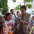 Sub îndrumarea muzeografului Lili Flutur, copiii explorează și învață lucruri noi despre natură