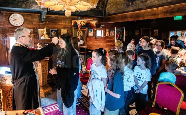 100 de copii, în Tabăra de creație „Micii iconari”, ediția a XIV-a - Foto Casian Mitu