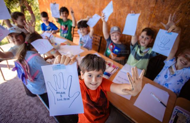 100 de copii, în Tabăra de creație „Micii iconari”, ediția a XIV-a - Foto Casian Mitu