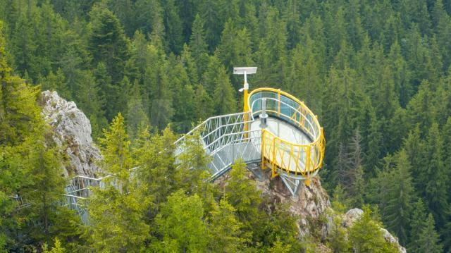 Punctul de belvedere tip Skywalk de pe Rarău