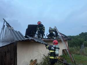 Casă incendiată intenționat