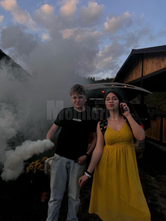 Elevi realizând scurtmetrajele