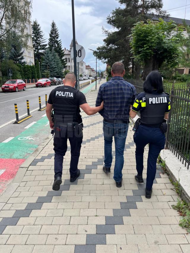 Bărbatul din Baia reținut în arest pentru două infracțiuni