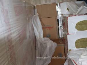 Închisoare cu suspendare pentru un ucrainean care transporta țigări de contrabandă de peste 500.000 de euro, cu tirul