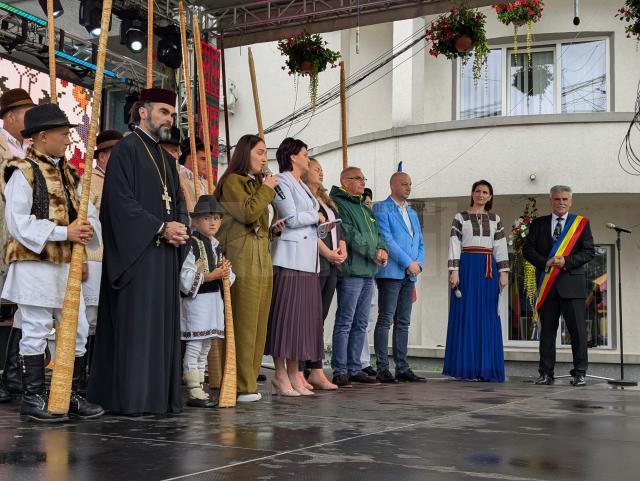 Municipiul Câmpulung Moldovenesc găzduiește o nouă ediție a Festivalului Internațional de Folclor Întâlniri Bucovinene