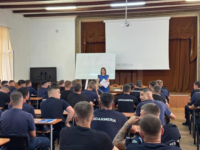 Tinerii jandarmi care încep practica în teren, instruiți anti-șpagă