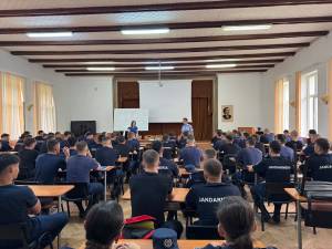Tinerii jandarmi care încep practica în teren, instruiți anti-șpagă