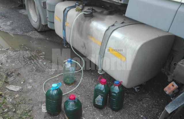 Motorina a fost furată din rezervoare (foto generic)