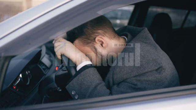 Șofer adormit la volan (foto generică)