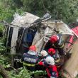 Șoferul care a zburat cu tirul într-o râpă, la Dănila, a scăpat cu viață